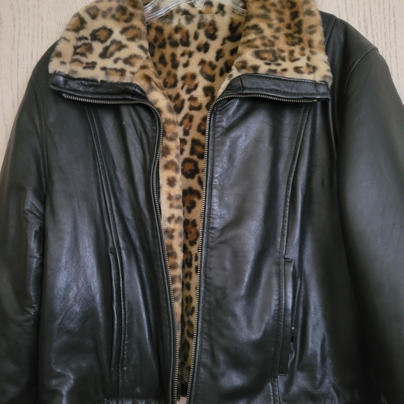REVERSABLE KENNETH COLE NEW YORK LEATHER/LEOPARD JACKET - Picture 3 of 11